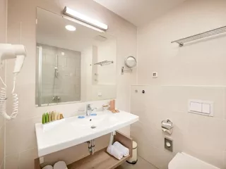 Medora Auri family deluxe bathroom.jpg
